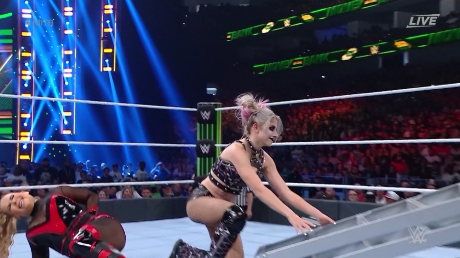 Women_s_MITB_Match_mp40866.jpg