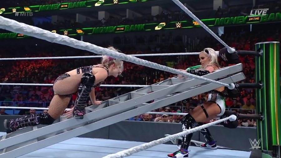 Women_s_MITB_Match_mp40872.jpg