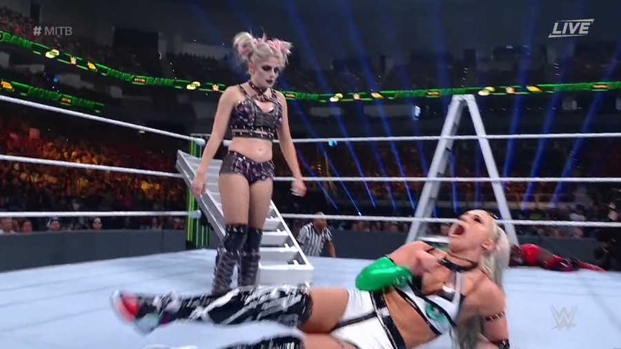 Women_s_MITB_Match_mp40900.jpg