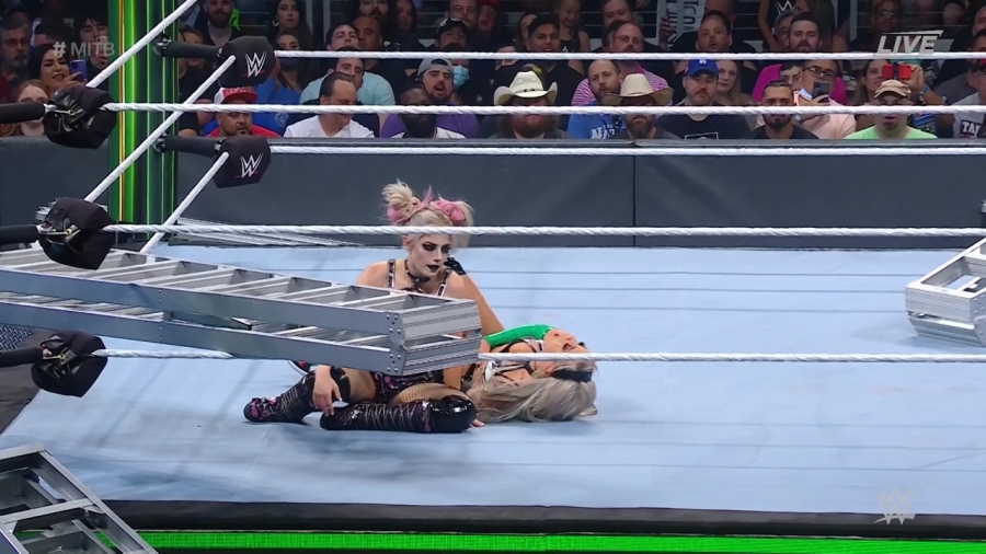 Women_s_MITB_Match_mp40905.jpg