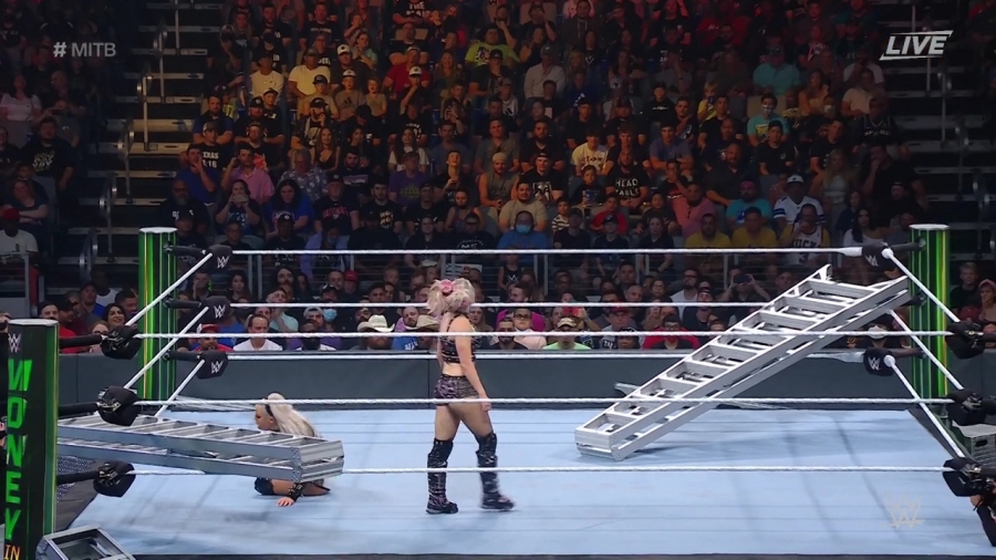 Women_s_MITB_Match_mp40910.jpg