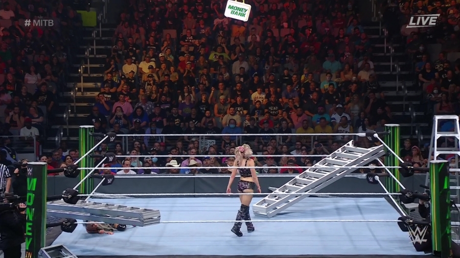 Women_s_MITB_Match_mp40911.jpg