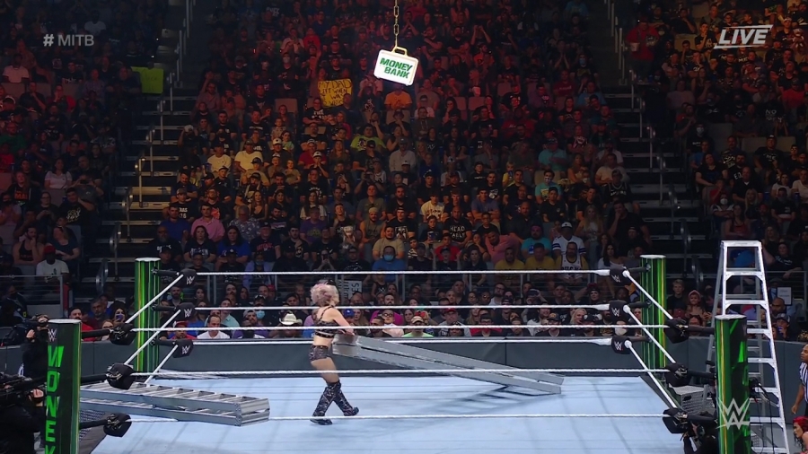 Women_s_MITB_Match_mp40916.jpg