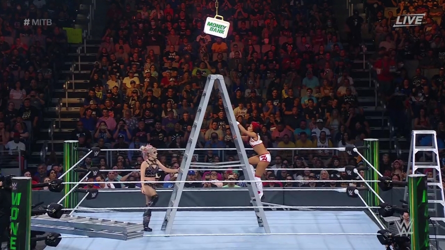 Women_s_MITB_Match_mp40932.jpg