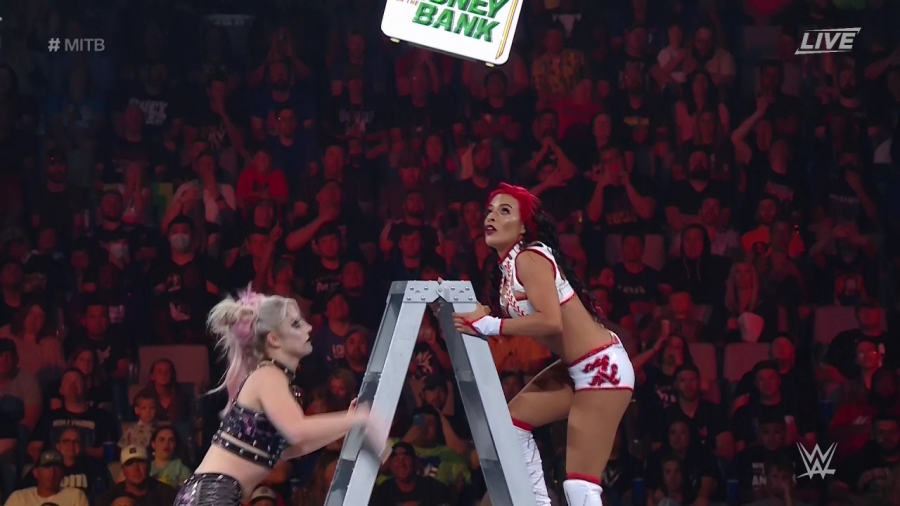 Women_s_MITB_Match_mp40934.jpg