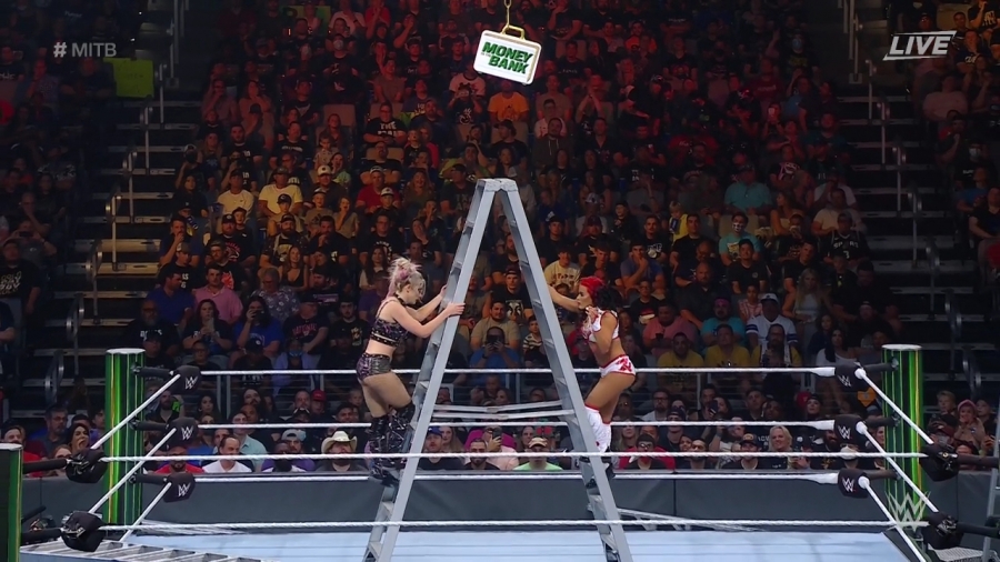 Women_s_MITB_Match_mp40956.jpg