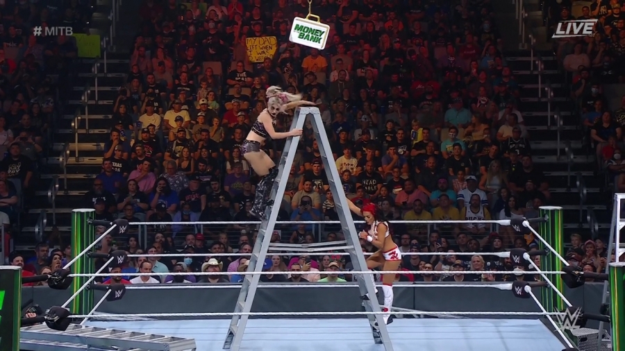 Women_s_MITB_Match_mp40958.jpg