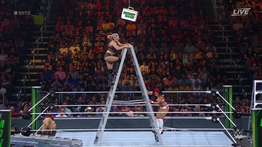 Women_s_MITB_Match_mp40959.jpg