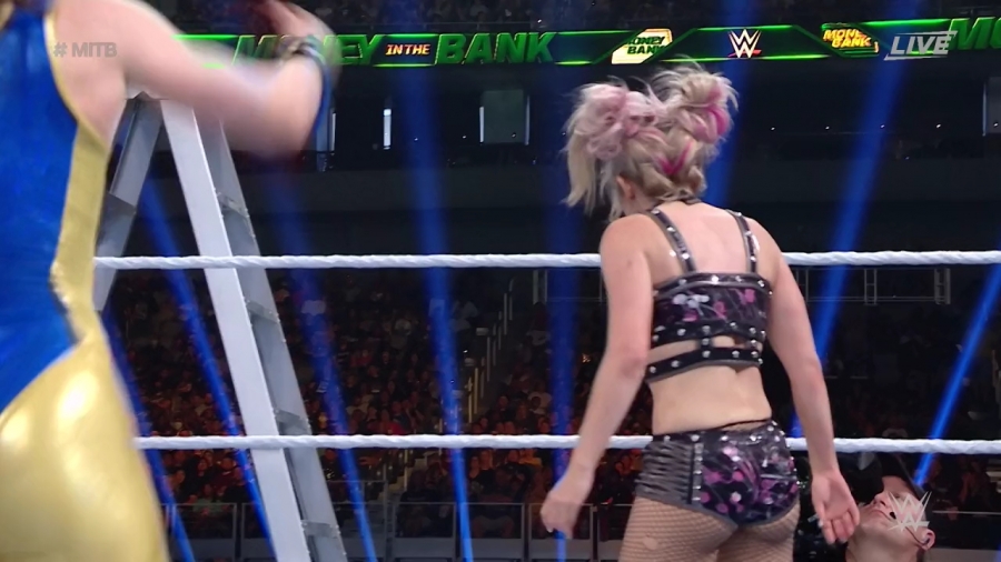 Women_s_MITB_Match_mp41400.jpg