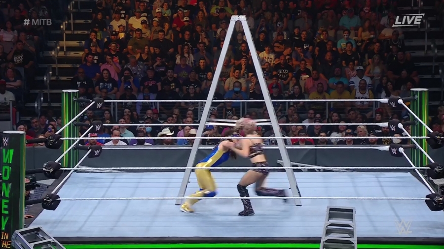 Women_s_MITB_Match_mp41406.jpg