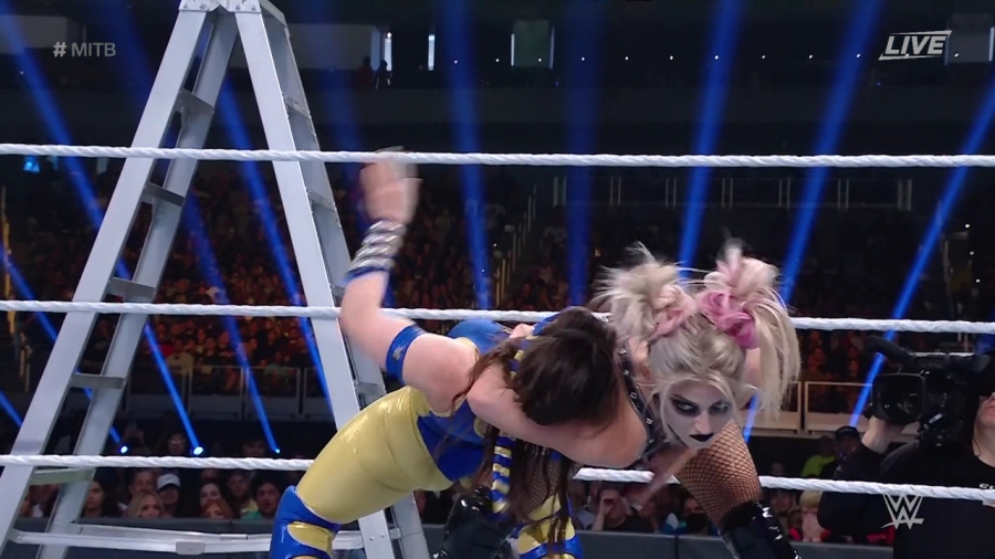 Women_s_MITB_Match_mp41415.jpg