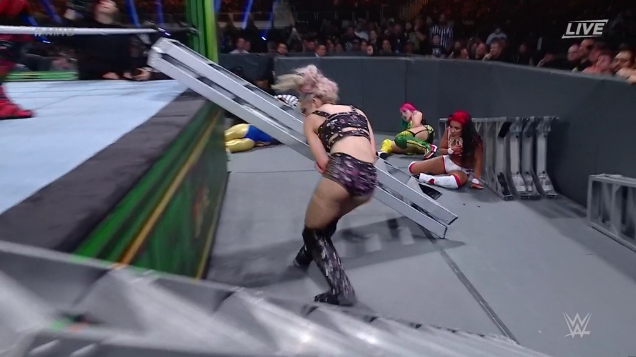 Women_s_MITB_Match_mp41440.jpg